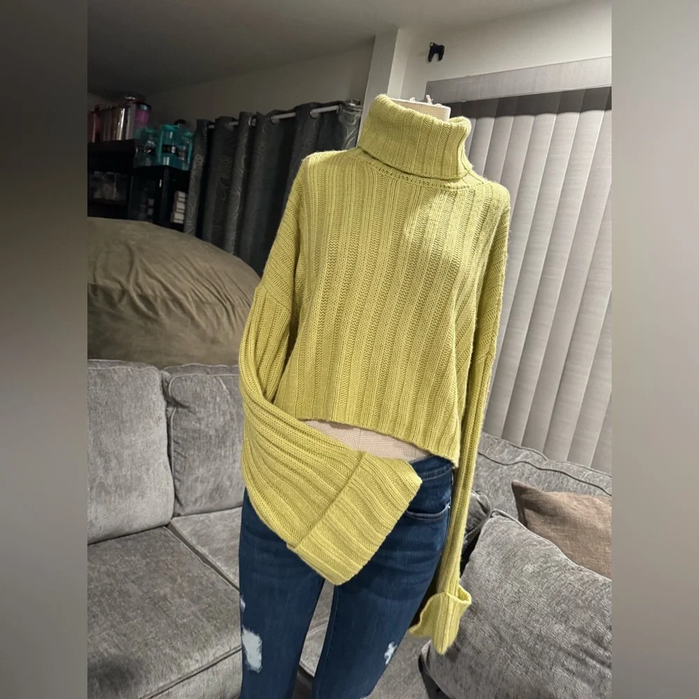 Arizona Jean Company Yellow Cropped Sweater
